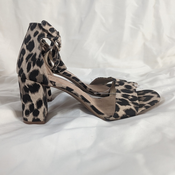 Old Navy 3.5inch heeled sandals - Picture 2 of 4